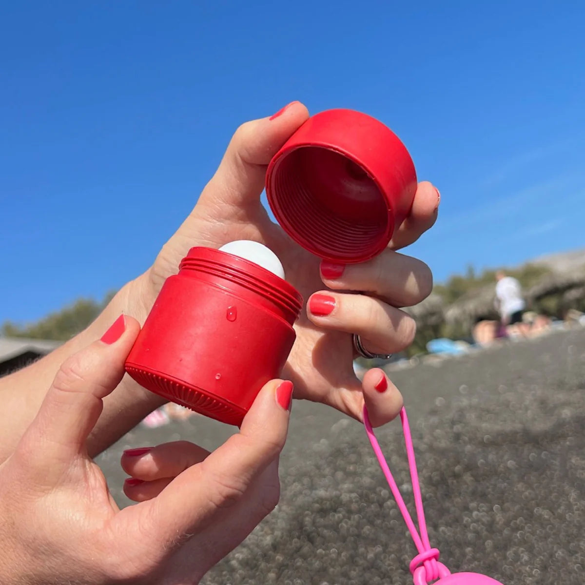 Waratah Red Refillable Roll-on Applicator